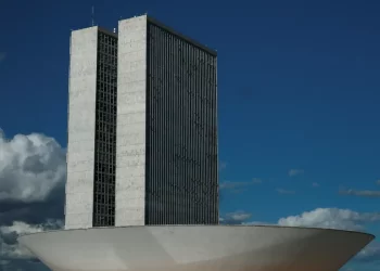Câmara: CCJ vota anistia a presos do 8/1 e analisa projetos contra STF
