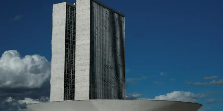 Câmara: CCJ vota anistia a presos do 8/1 e analisa projetos contra STF