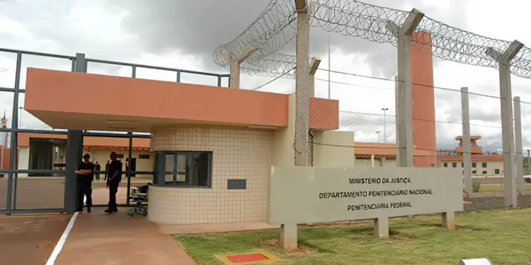 Rio transfere mais de mil detentos entre presídios de Bangu