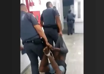 Justiça militar absolve policiais que tinham levado homem amarrado