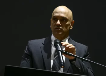 Justiça Moraes convoca 1ª Turma para julgar suspensão da plataforma X