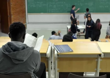 Países da OCDE reduzem percentual de jovens nem-nem