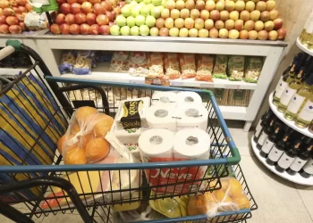 Venda no comércio varejista cresce 0,6% de junho para julho, diz IBGE