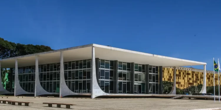 Turma do Supremo vota para manter X suspenso no Brasil