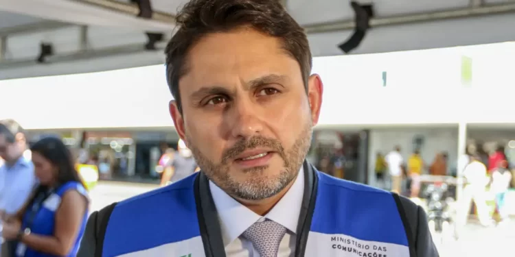 “X” tem que cumprir ordem judicial, afirma ministro das Comunicações