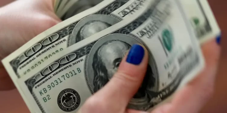 Bolsa sobe e dólar cai após elevação de nota do Brasil pela Moody’s