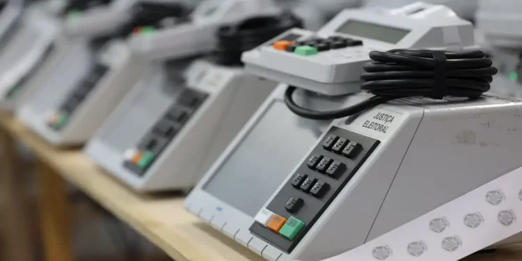 Oito em 10 prefeitos que tentaram reeleição conquistaram novo mandato