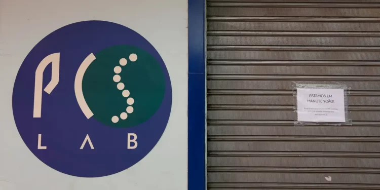 Polícia investiga laboratório por infecções por HIV no Rio