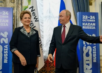 Putin oferece ao Brasil novo mandato no banco dos Brics com Dilma