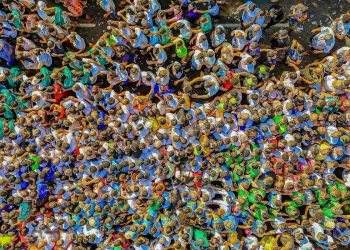 Fiéis lotam ruas de Belém para acompanhar procissão do Círio de Nazaré