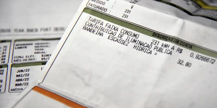 Conta de energia elétrica fica mais cara a partir de hoje