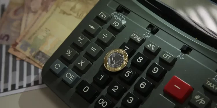 Mercado financeiro eleva previsão da inflação de 4,5% para 4,55%
