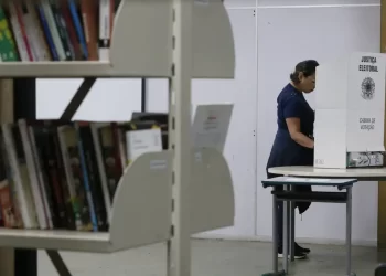 Domingo de eleições: três candidatos são conduzidos a delegacias
