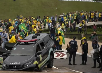 Moraes determina extradição de foragidos do 8/1 que estão no exterior