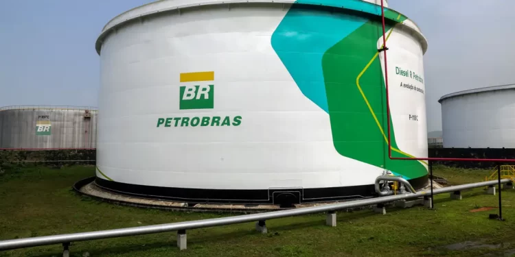 Petrobras e Vale firmam acordo para uso de diesel renovável