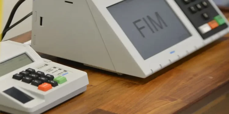 Nova bandeira, passe livre: confira outras votações do último domingo