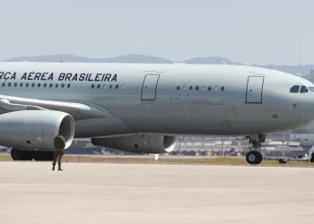 Raízes do Cedro: quinto voo decola do Líbano com 220 repatriados
