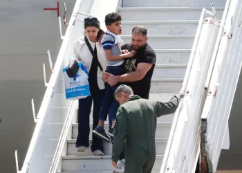 Sexto voo de repatriação do Líbano chega com 212 passageiros