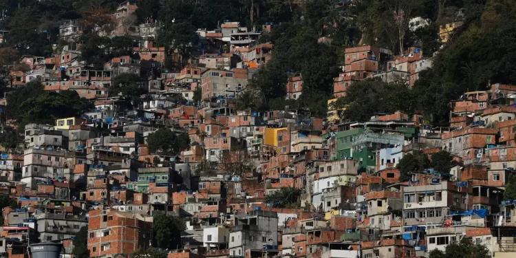 Quase 16,4 milhões de pessoas moram em favelas no Brasil, revela Censo