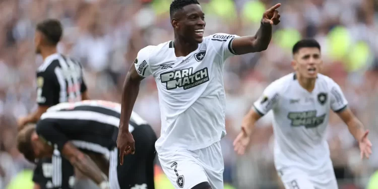 Botafogo supera expulsão relâmpago e conquista Libertadores inédita