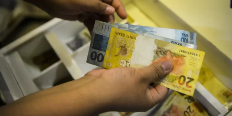 Brasileiros ainda não sacaram R$ 8,53 bilhões de valores a receber