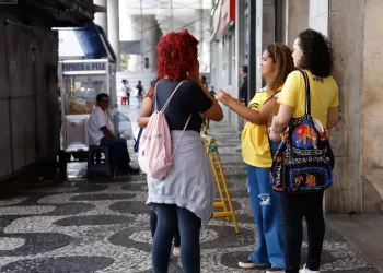 Estudantes começam a entrar nos locais de prova do Enem