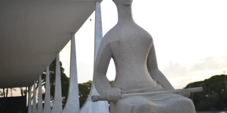 STF retoma julgamento sobre responsabilização de redes sociais