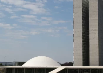 Senado pede que Dino libere recursos de emendas parlamentares