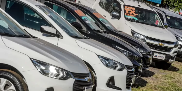 Vendas de veículos financiados crescem 12,4% em novembro