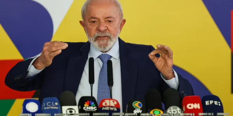 Queda nas pesquisas será revertida com as entregas, diz Lula