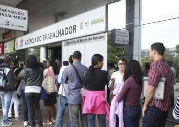 Teto do seguro-desemprego sobe para R$ 2.424,11 após reajuste