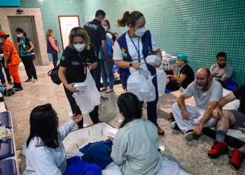 Voo da FAB com brasileiros deportados dos EUA chega a Minas Gerais