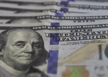 Dólar cai para R$ 6,04 com inflação moderada nos EUA