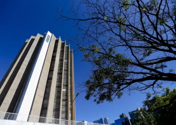 Caixa eleva de 1 a 2 pontos percentuais juros para compra de imóveis