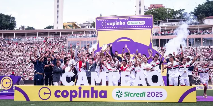 São Paulo vira sobre o Corinthians e é pentacampeão da Copinha