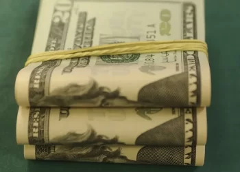 Dólar sobe para R$ 6,10 após dados sobre emprego nos Estados Unidos