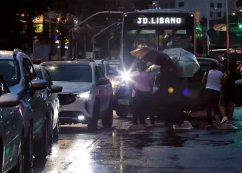 Temporal em São Paulo prejudica a operação de várias linhas do metrô