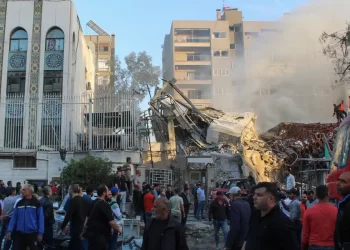 Em meio a ataques, Síria pede que militares de Israel deixem o país