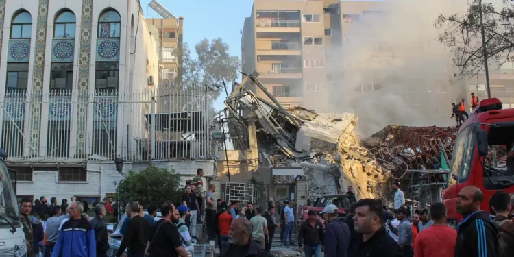 Em meio a ataques, Síria pede que militares de Israel deixem o país