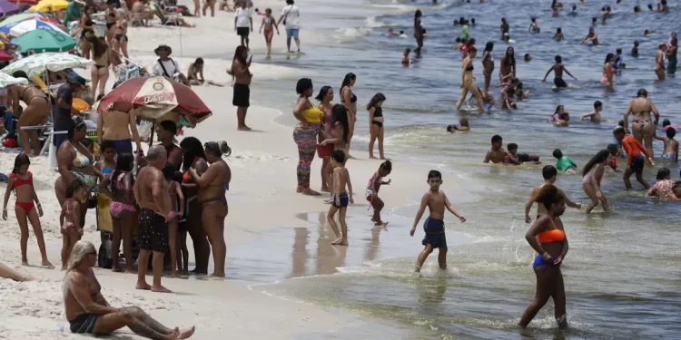 Inmet prevê calor intenso no Sudeste e temporais no Sul