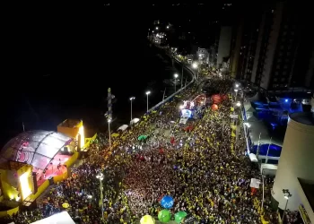 Turistas passam a prolongar estadia na Bahia após carnaval