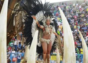 Desfile na Sapucaí terá mais quatro escolas nesta segunda-feira