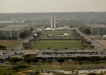 Reajuste de servidores federais será pago em maio, garante governo