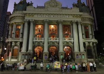 Theatro Municipal do Rio anuncia temporada com aposta em popularização