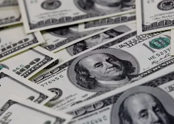 Dólar cai para R$ 5,85 após Trump isentar produtos eletrônicos