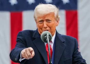 Após retaliação da China, Trump diz que sua política não mudará