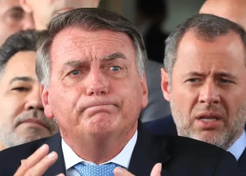 Golpe: após live na UTI, STF intima Bolsonaro em hospital de Brasília