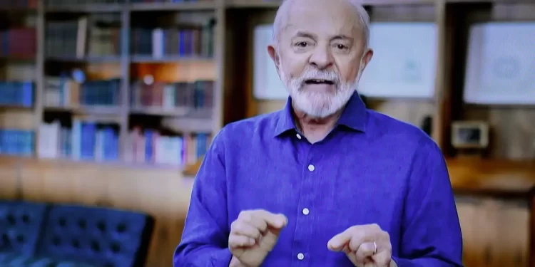 Lula defende debate sobre fim da escala 6×1 e aborda fraude no INSS