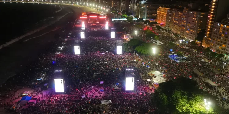 Show de Lady Gaga leva 2,1 milhões de pessoas para Copacabana
