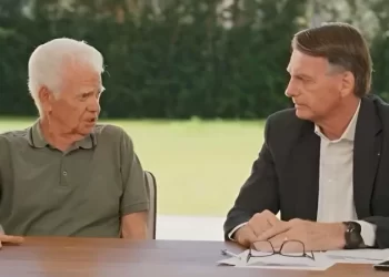 Bolsonaro divulga vídeo com aposentados para criticar escândalo do INSS